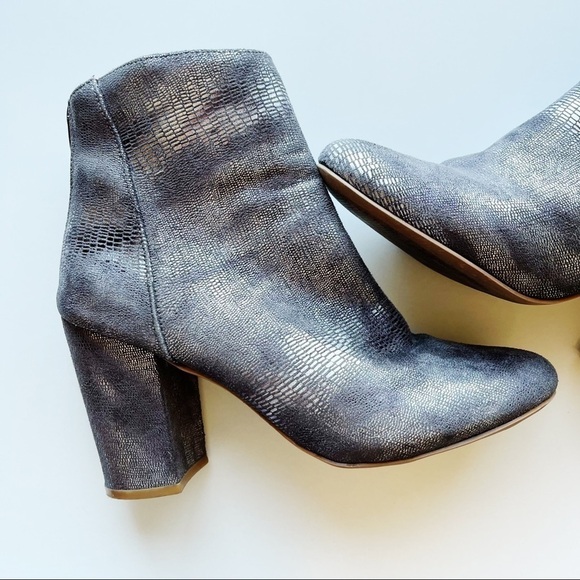 Very G Silver Metallic Boa Print Block Heel Booties Size US 9.5 - Picture 5 of 14